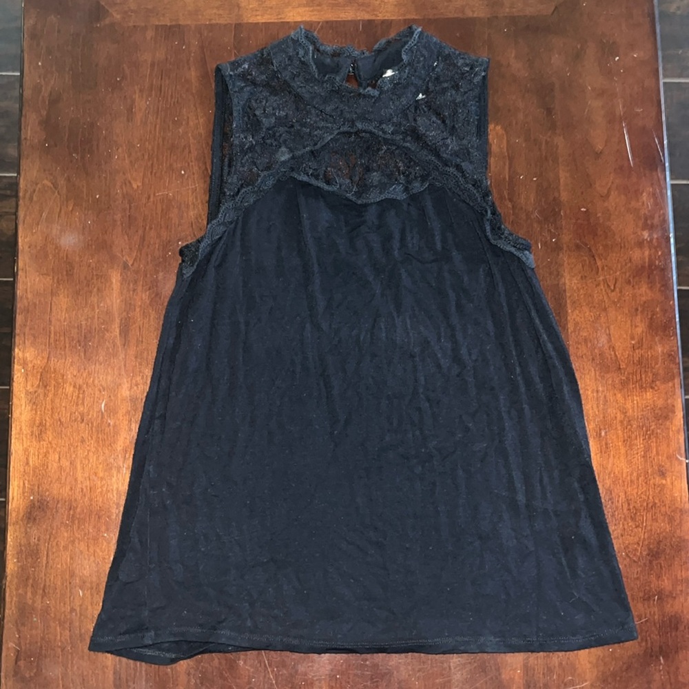 Black lace flowy tank top - size XS